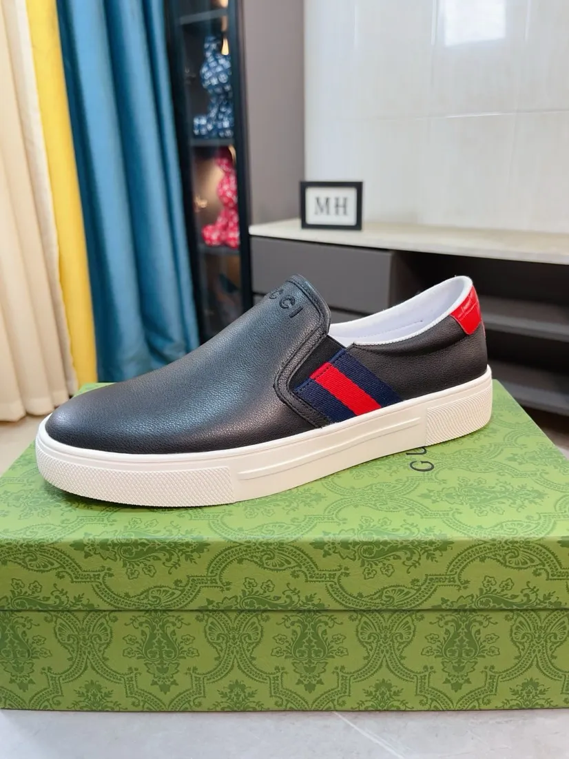 Men's shoes 💰458🌹🌹GUCCI [Gucci] New high-end brand of men's shoes, the latest fashionable casual men's shoes, trendy and versatile, relaxed and sporty style, uppers imported from Italy, first-layer cowhide, genuine leather lining, and ultra-fine workmanship. Original personalized fashionable rubber wear-resistant outsole, light and comfortable on the foot, size 38-44